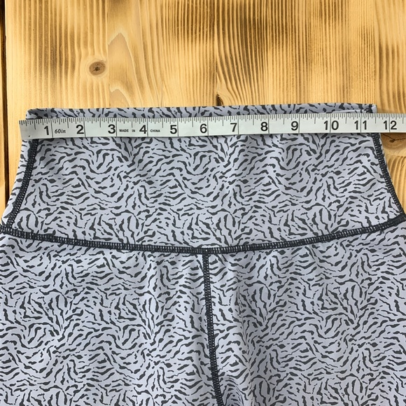 All Fenix Powder Blue Cheetah 7/8 Leggings Sz M - Picture 10 of 13